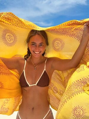 Picture tagged with: Skinny, Beach, Bikini, Blonde, Eyes, Paula Díez, Smiling, Cute, Tattoo, Tummy