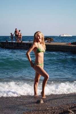 Picture tagged with: Skinny, Beach, Bikini, Blonde, Legs, Smiling, Cute, Tummy