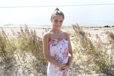 Picture tagged with: Skinny, Beach, Brunette, Foxy Di - Nensi B - Medina U, MET Art, Mikhail Paramonov - Paromov, Russian, Senari, Sexy Wallpaper, Smiling, Cute, Safe for work