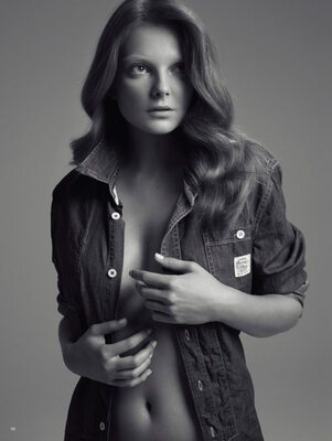 Picture tagged with: Skinny, Black and White, Brunette, Eniko Mihalik, Celebrity - Star, Cute, Eyes, Hungarian, Tummy