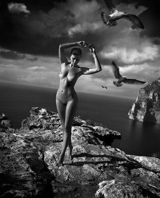 Picture tagged with: Skinny, Black and White, Brunette, Maryna Linchuk, Art, Belarusian, Boobs, Celebrity - Star, Cute, Feet, Legs, Nature, Tummy