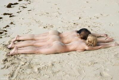 Picture tagged with: Skinny, Blonde, Brunette, Hegre Art, 3 girls, Beach