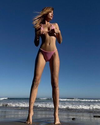 Picture tagged with: Skinny, Blonde, Darya Komarova, Beach, Cute, Legs, Tummy, Ukrainian