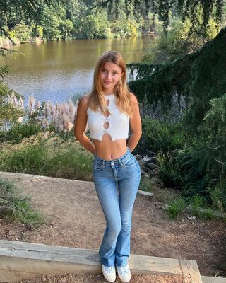 Picture tagged with: Skinny, Blonde, Darya Komarova, Cute, Nature, Smiling, Tummy, Ukrainian