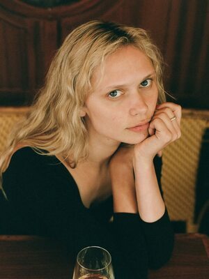 Picture tagged with: Skinny, American, Blonde, Delilah Summer Parillo, Eyes, Cute, Face, Safe for work, Shy