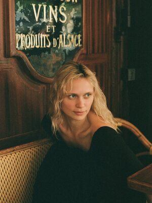 Picture tagged with: Skinny, American, Blonde, Delilah Summer Parillo, Eyes, Cute, Safe for work