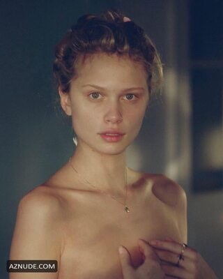 Picture tagged with: Skinny, American, Blonde, Delilah Summer Parillo, Eyes, Cute