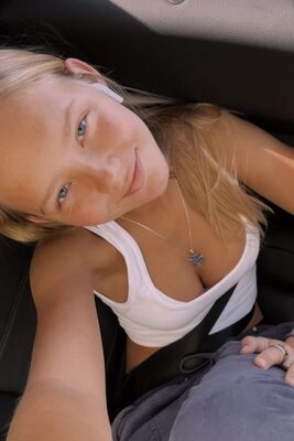 Picture tagged with: Skinny, Blonde, Eyes, Selfie, Smiling, What is her name, Cute