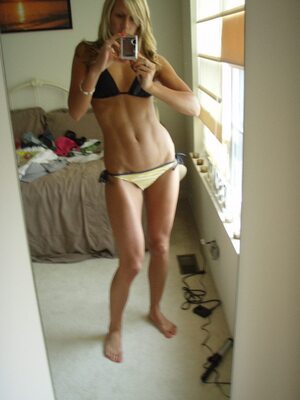 Picture tagged with: Skinny, Blonde, Fit, Legs, Mirror, Selfie, Tummy