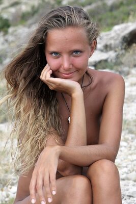 Picture tagged with: Skinny, Blonde, Katya Clover - Mango A, MET Art, Sithonia, Cute, Nature, Russian