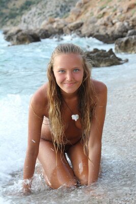 Picture tagged with: Skinny, Blonde, Katya Clover - Mango A, The Naturist, X-Art, Beach, Cute, Eyes, Russian, Smiling, Tanned