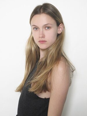 Picture tagged with: Skinny, Blonde, Laura Kargulewicz, Cute, Eyes, French, Safe for work