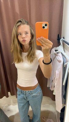 Picture tagged with: Skinny, Blonde, Selfie, What is her name, Cute