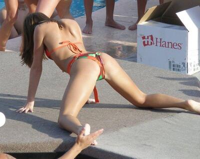 Picture tagged with: Skinny, Brunette, Ass - Butt, Bikini, Legs