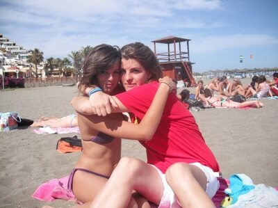 Picture tagged with: Skinny, Beach, Bikini, Brunette, Caterina, 2 girls, Cute, Sexy Wallpaper, Tummy