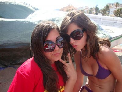 Picture tagged with: Skinny, Beach, Bikini, Brunette, Caterina, Sexy Wallpaper, 2 girls, Tummy