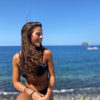 Picture tagged with: Skinny, Bikini, Brunette, Caterina, Italian, Piercing, Smiling, Cute, Safe for work, Tummy