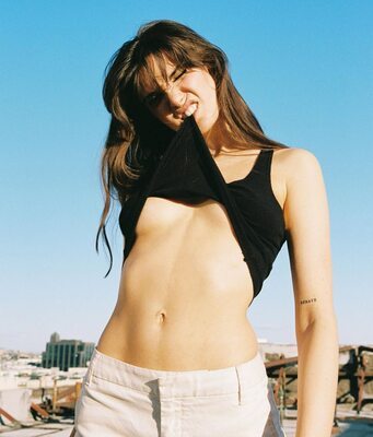 Picture tagged with: Skinny, Brunette, Canadian, Charlotte Briar D’Alessio, Cute, Tummy