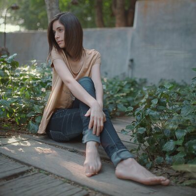 Picture tagged with: Skinny, Brunette, Chloe Lewis - newchloe18, Canadian, Cute, Feet, Legs, Safe for work