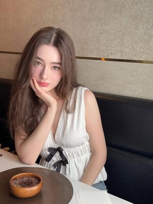 Picture tagged with: Skinny, Brunette, Dasha Taran, Cute, Eyes, Russian, Shy