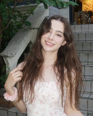 Picture tagged with: Skinny, Brunette, Dasha Taran, Cute, Eyes, Russian, Smiling