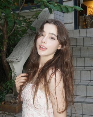 Picture tagged with: Skinny, Brunette, Dasha Taran, Cute, Eyes, Russian