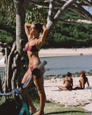 Picture tagged with: Skinny, Brunette, Emily Feld, Australian, Beach, Bikini, Cute, Legs, Tummy