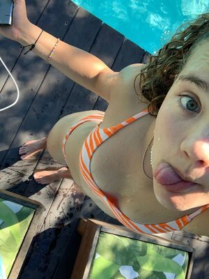 Picture tagged with: Skinny, Brunette, Eyes, Feet, Selfie, Tongue, Wet, Cute, Pool