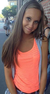 Picture tagged with: Skinny, Brunette, Eyes, Smiling, Cute