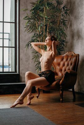 Picture tagged with: Skinny, Brunette, Feet, Igor Kuprianow, Irina Telicheva - Ирина Теличева, Legs, Russian, Art, Cute, Small Tits, Tummy