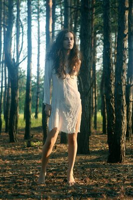Picture tagged with: Skinny, Brunette, Feet, Legs, Nature, Shy