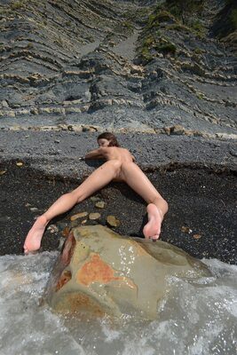 Picture tagged with: Skinny, Brunette, Foxy Di - Nensi B - Medina U, MET Art, Mikhail Paramonov - Paromov, Nature, Nyuso, Russian, Cute