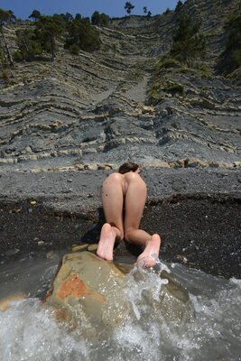 Picture tagged with: Skinny, Brunette, Foxy Di - Nensi B - Medina U, MET Art, Mikhail Paramonov - Paromov, Nature, Nyuso, Russian