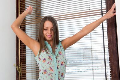 Picture tagged with: Skinny, Brunette, Foxy Di - Nensi B - Medina U, MET Art, Russian, Rylsky, Sexy Wallpaper, Studna, Cute