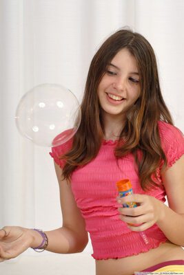 Picture tagged with: Skinny, Brunette, Roberta, Smiling, WeAreLittleStars.com, Cute