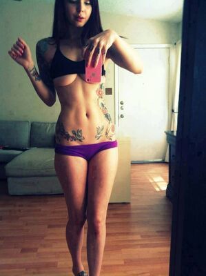 Picture tagged with: Skinny, Brunette, Selfie, Tattoo