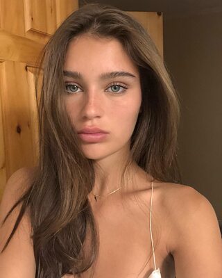 Picture tagged with: Skinny, Brunette, Sophi Knight, Canadian, Cute, Eyes, Face, Mouth