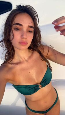 Picture tagged with: Skinny, Brunette, Sophie Rothschild, Bikini, Cute, Selfie, Tummy