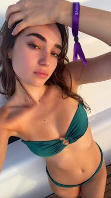 Picture tagged with: Skinny, Brunette, Sophie Rothschild, Bikini, Cute, Selfie, Tummy