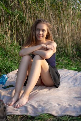 Picture tagged with: Skinny, Brunette, twitter - HotYoungUA, Nature