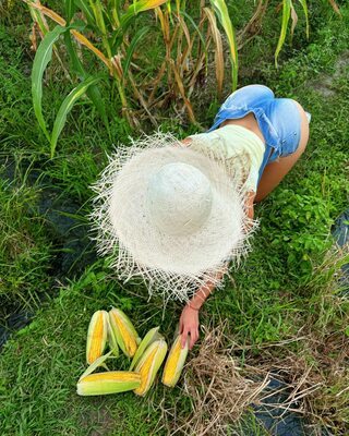 Picture tagged with: Skinny, Lera Buns - Valeriia Makusheva - Valeria Titova, Ass - Butt, Hat, Nature, Russian