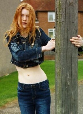 Picture tagged with: Skinny, Redhead, Tummy