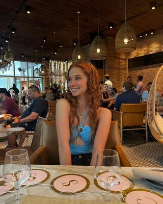 Picture tagged with: Skinny, Redhead, ssarahkoenig, Cute, Smiling