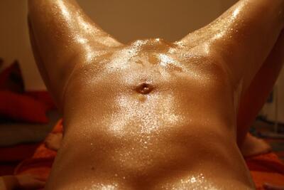 Picture tagged with: Tummy, Oiled
